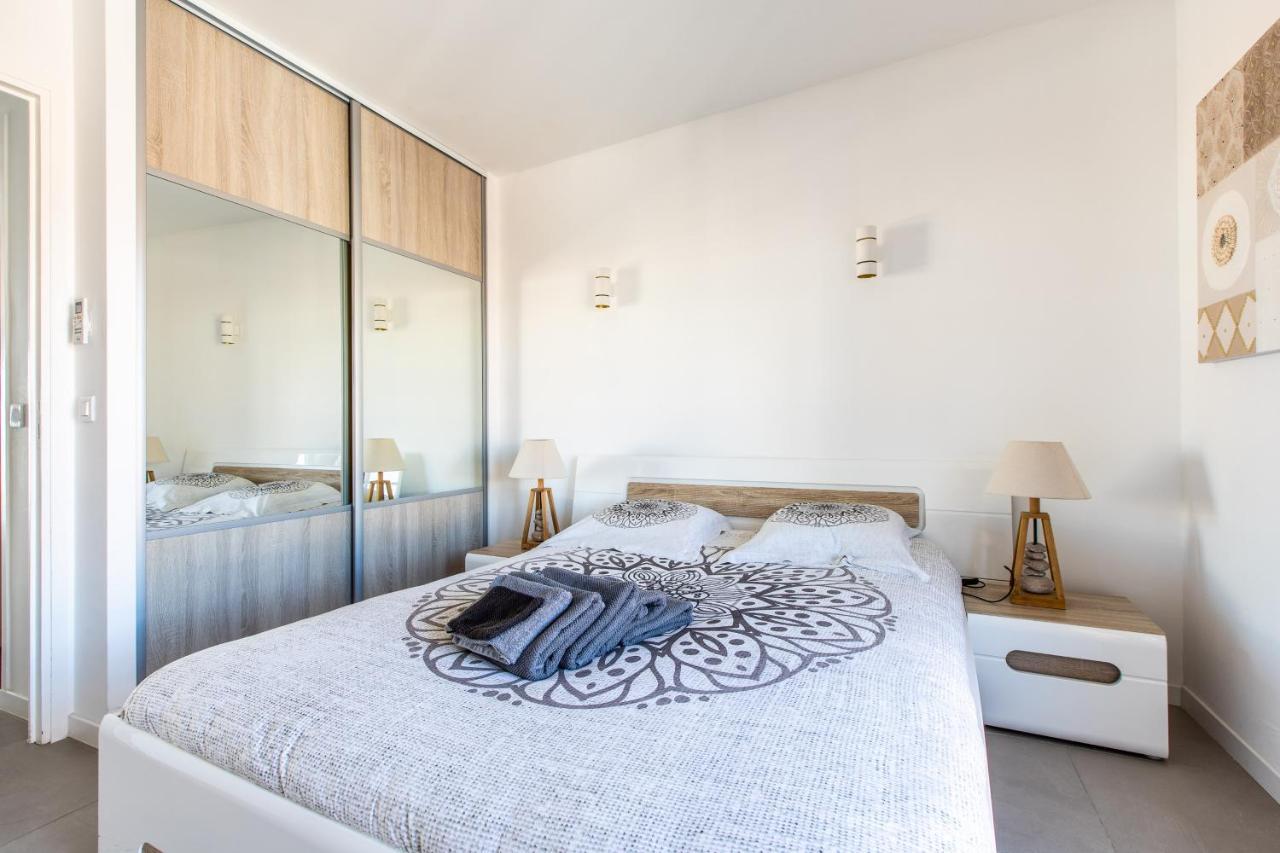 Lb Vacation Rentals I Admire Panoramic Ocean Views Through Walls Of Windows Cannes Bagian luar foto