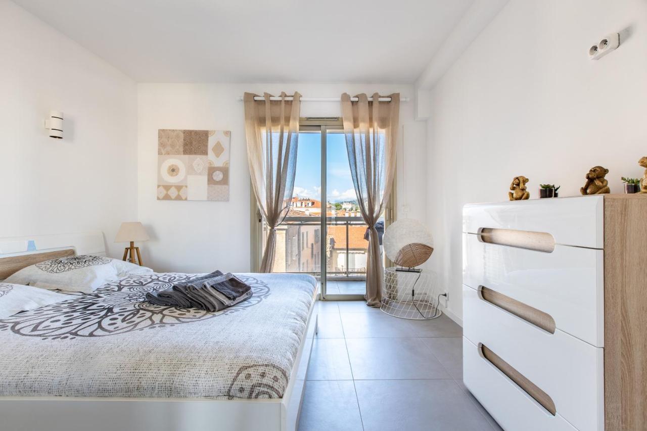 Lb Vacation Rentals I Admire Panoramic Ocean Views Through Walls Of Windows Cannes Bagian luar foto
