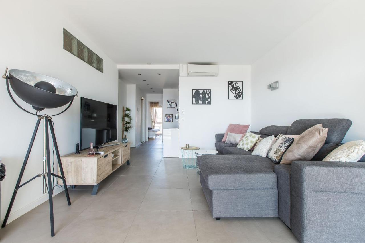 Lb Vacation Rentals I Admire Panoramic Ocean Views Through Walls Of Windows Cannes Bagian luar foto