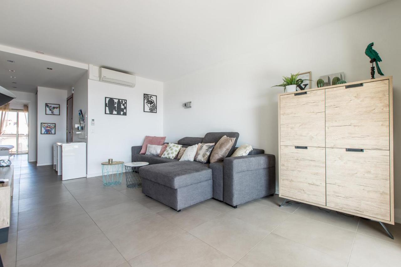Lb Vacation Rentals I Admire Panoramic Ocean Views Through Walls Of Windows Cannes Bagian luar foto
